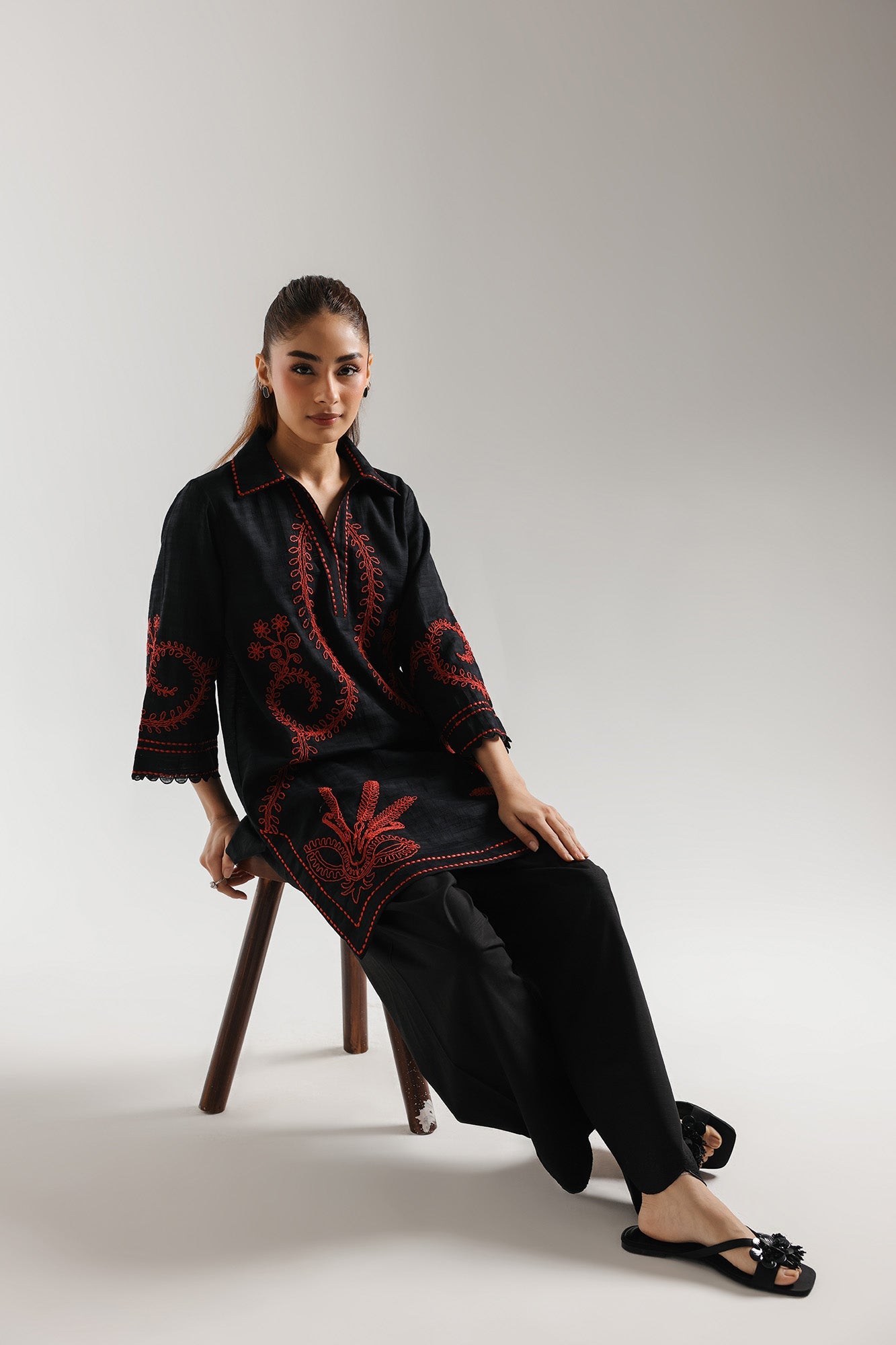 ETHNC-EMBROIDERED SHIRT-SHIRT - RELAXED FIT - COLLAR NECK WITH V-SLIT - FLARED SLEEVES - KNEE LENGTH-BLACK