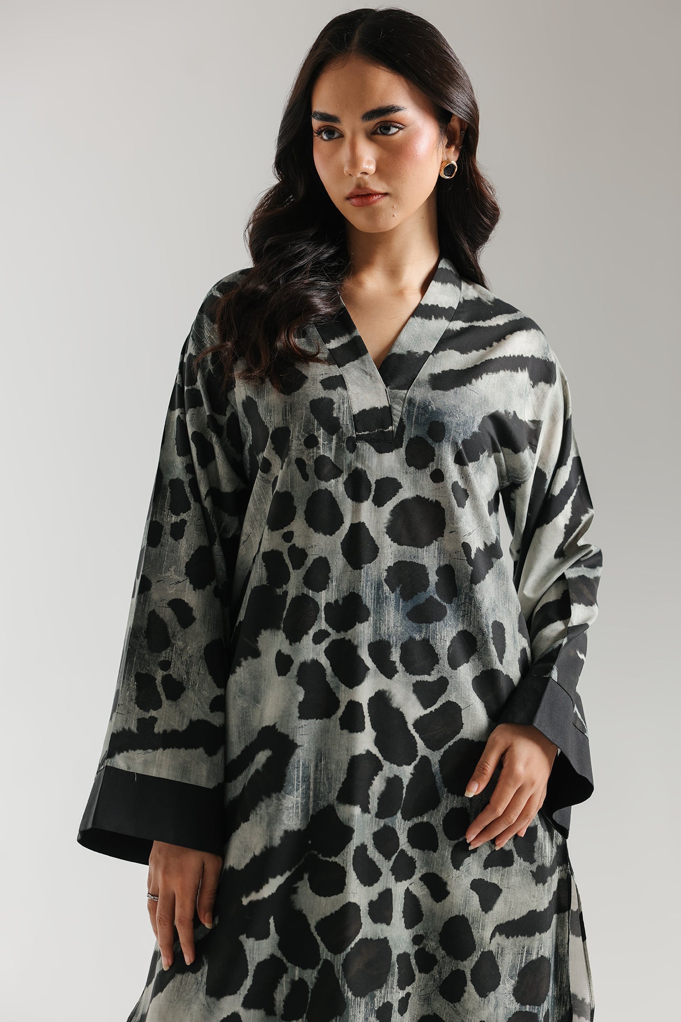 ETHNC - PRINTED SUIT - SHIRT - REALX FIT - V NECK - SHALWAR - GATHERED HEM - JET BLACK | E8069/102/902 - Bristy's Collection