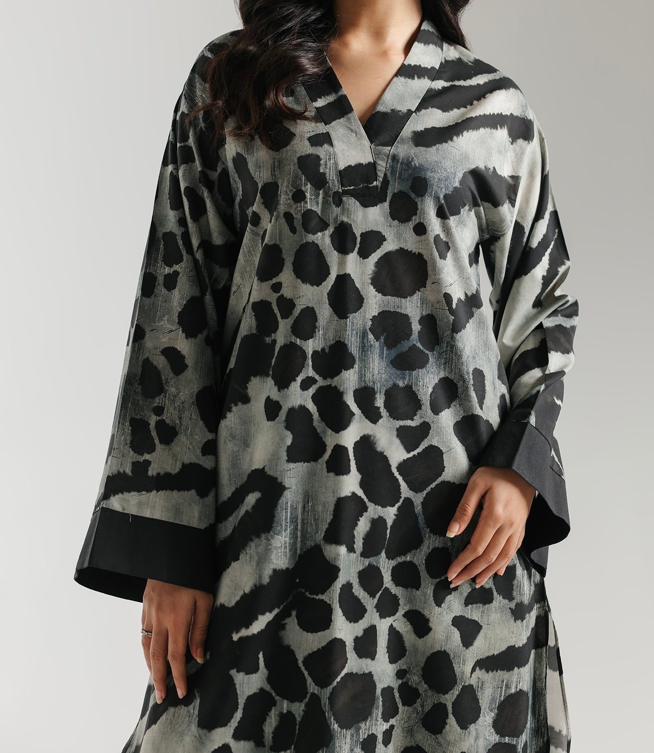 ETHNC - PRINTED SUIT - SHIRT - REALX FIT - V NECK - SHALWAR - GATHERED HEM - JET BLACK | E8069/102/902 - Bristy's Collection