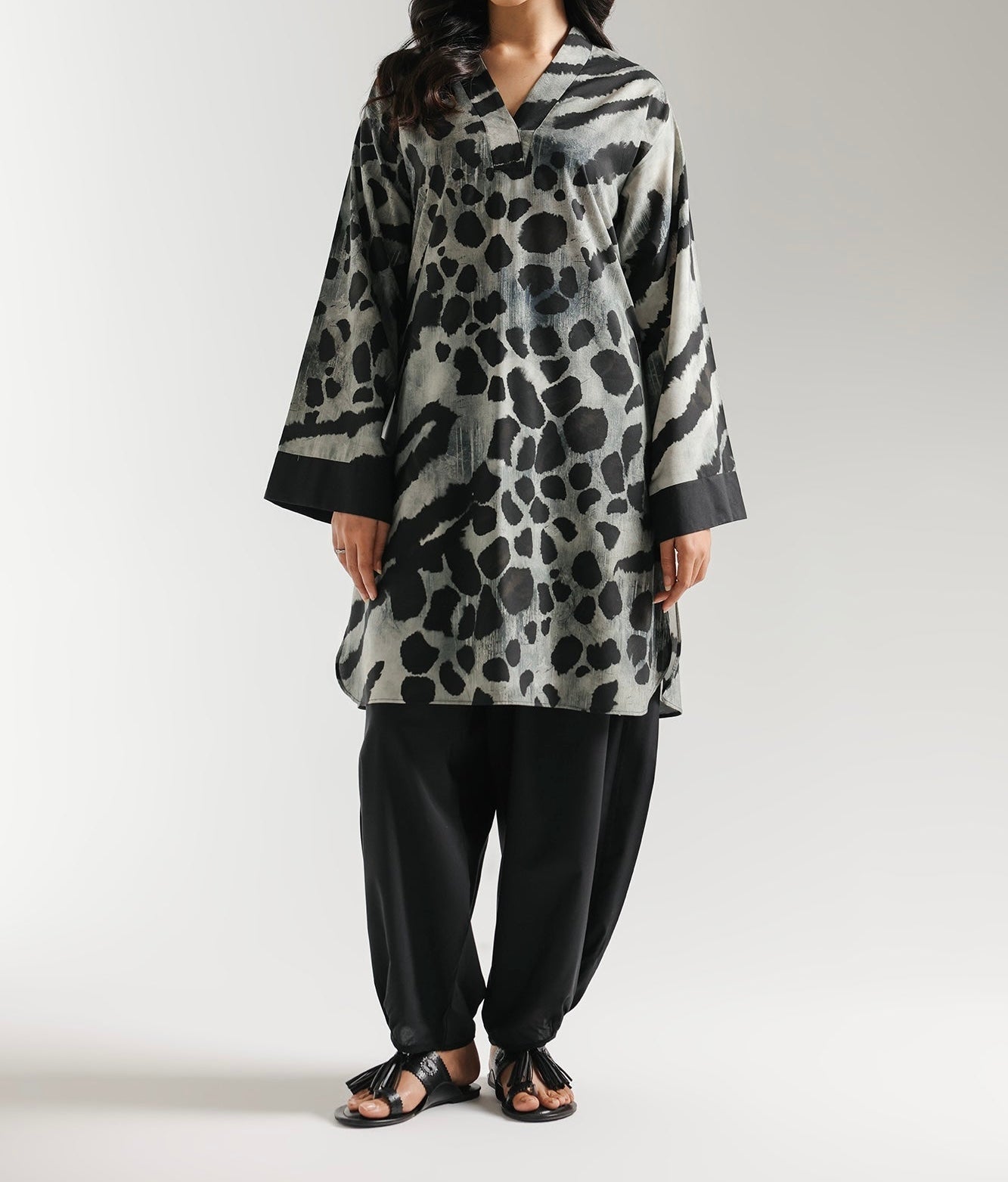 ETHNC - PRINTED SUIT - SHIRT - REALX FIT - V NECK - SHALWAR - GATHERED HEM - JET BLACK | E8069/102/902 - Bristy's Collection