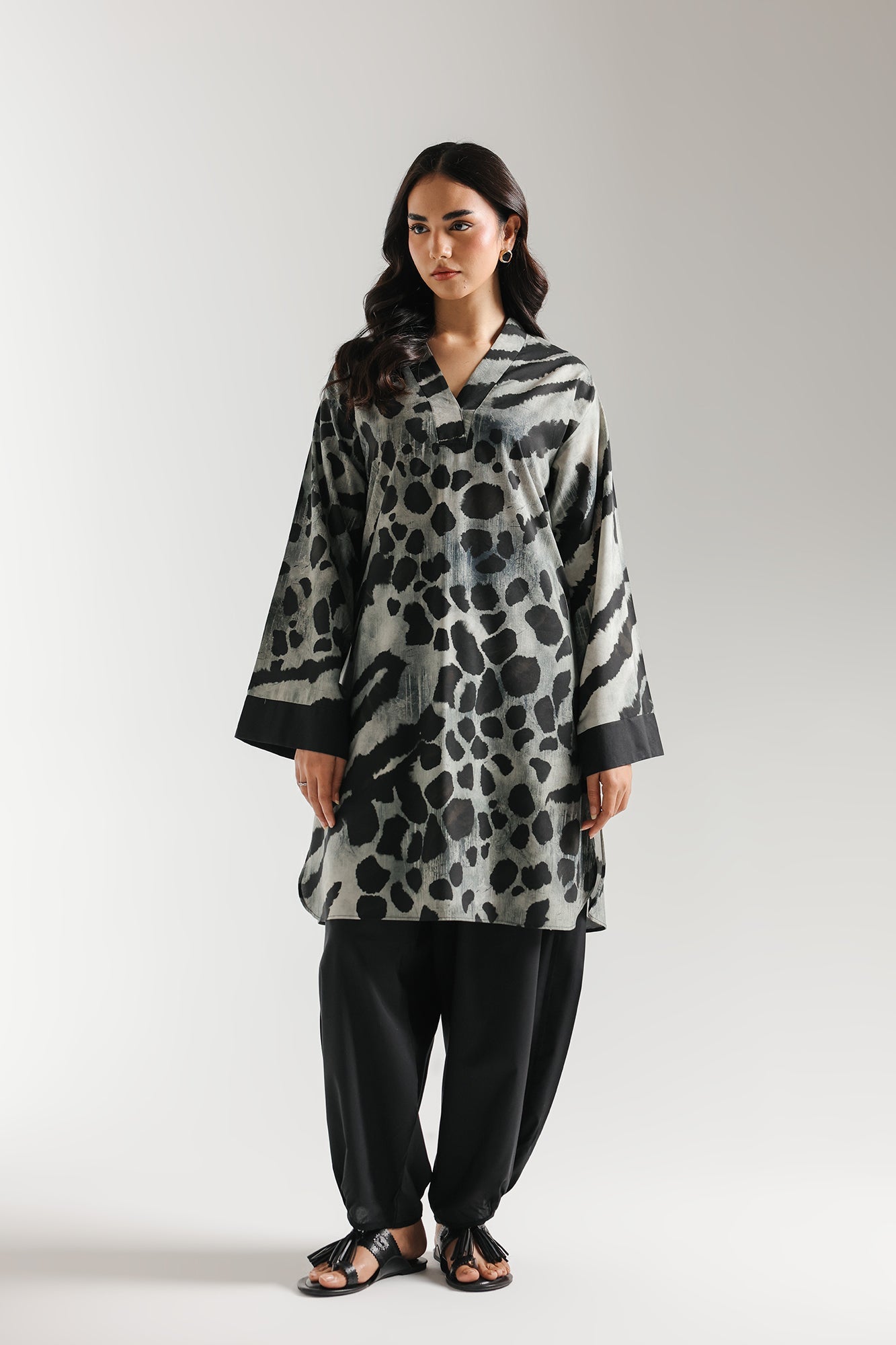 ETHNC - PRINTED SUIT - SHIRT - REALX FIT - V NECK - SHALWAR - GATHERED HEM - JET BLACK | E8069/102/902 - Bristy's Collection
