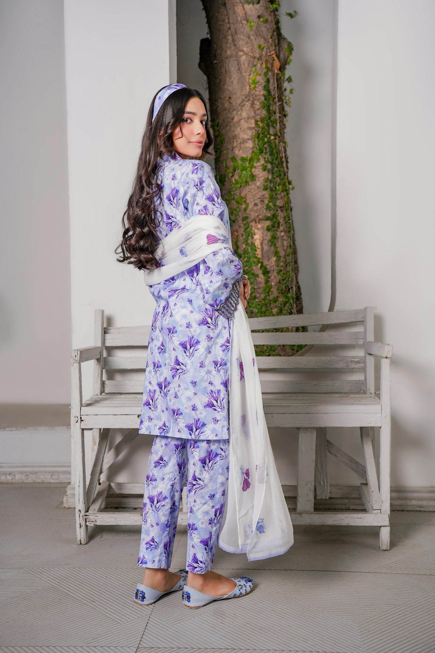Un-stitched 3-piece embroidered lawn By Gulzar Yousaf Volume 3-code D/01(lavender)